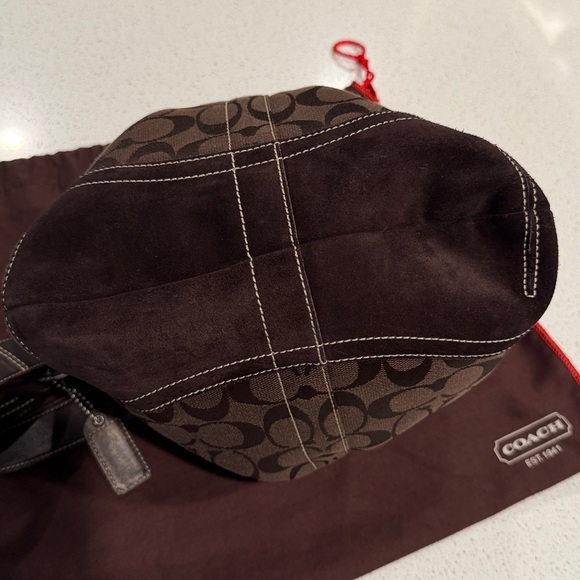 Coach Carly Hobo handbag - Picture 4 of 4